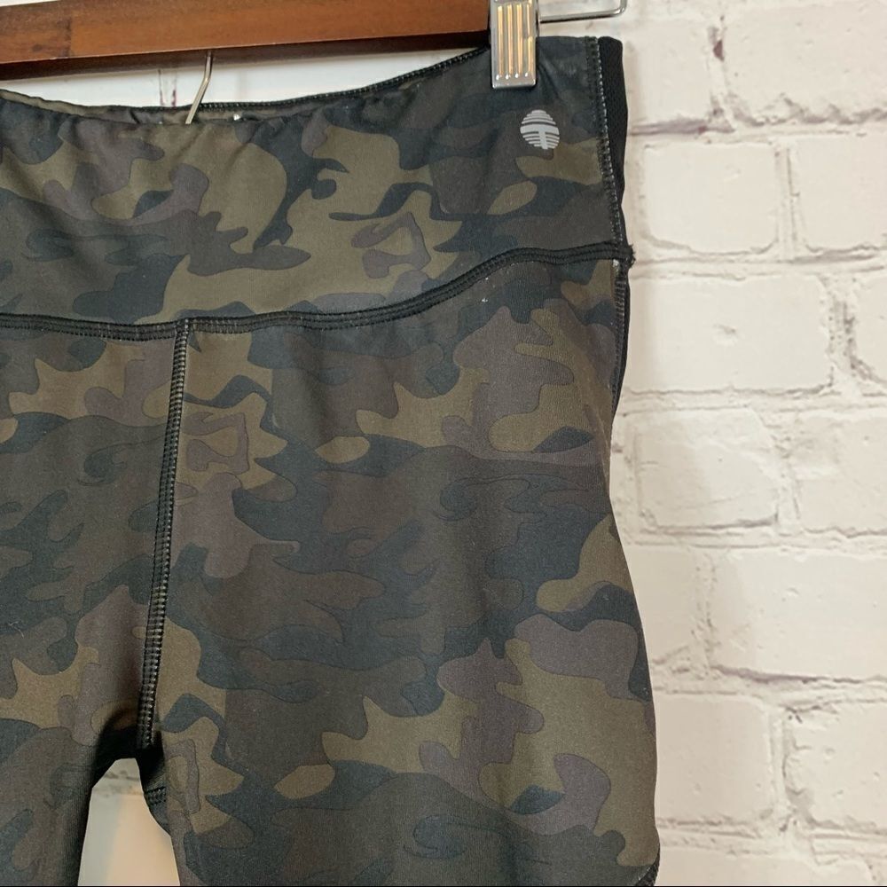 Therapy performance compression leggings camo size large - Picture 2 of 9